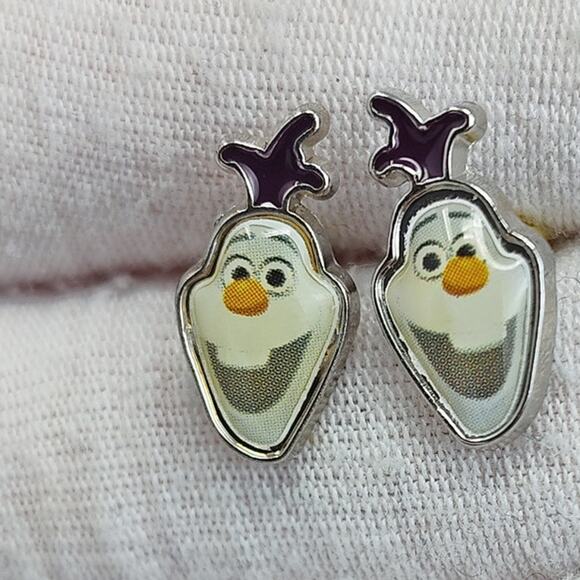 Frozen Olaf Face Stud Earrings - Picture 5 of 9